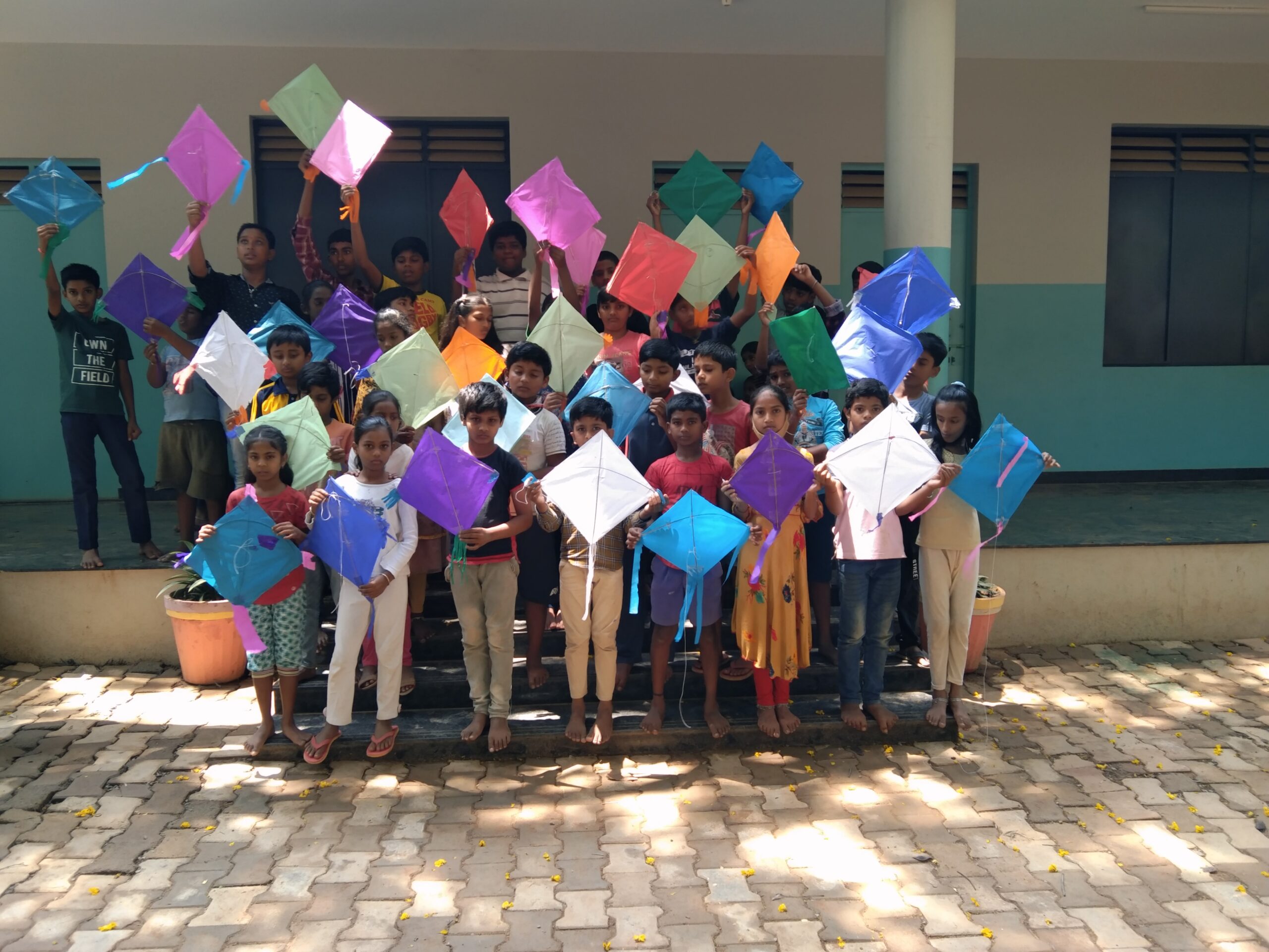 kite making - Makkala Jagriti