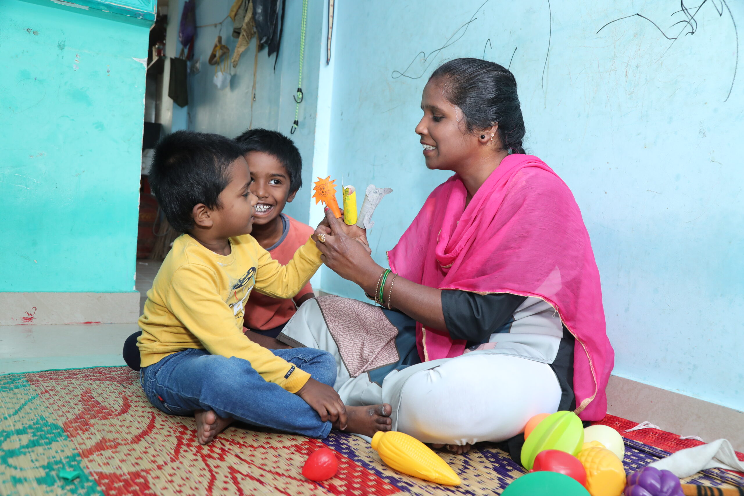 Parents-using-simple-teaching-aids-at-home